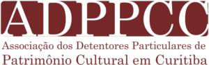 Logo Associação dos Detentores Particulares de Patrimônio Cultural em Curitiba (ADPPCC).