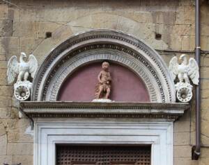 Ex Canonica di San Giovanni, Firenze, dettaglio portale.